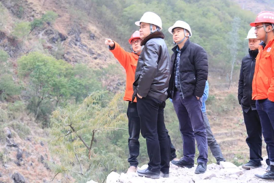 川交路橋黨委委員、董事、總工程師汪碧云赴沿江高速金寧段ZCB1-5項目檢查指導(dǎo)工作