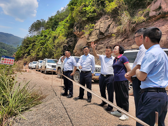 四川省國資委黨委委員、副主任游代麗到鎮(zhèn)廣高速王通段A1合同段調(diào)研工作