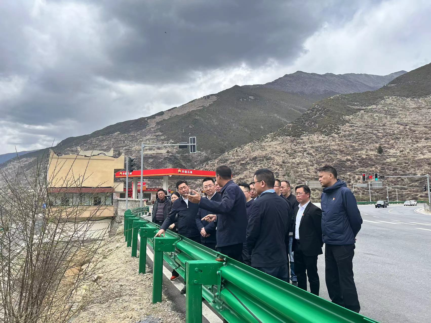 阿壩州委常委、州紀委書記、監(jiān)委主任袁震到都四山地軌道交通項目DSZH標檢查指導工作